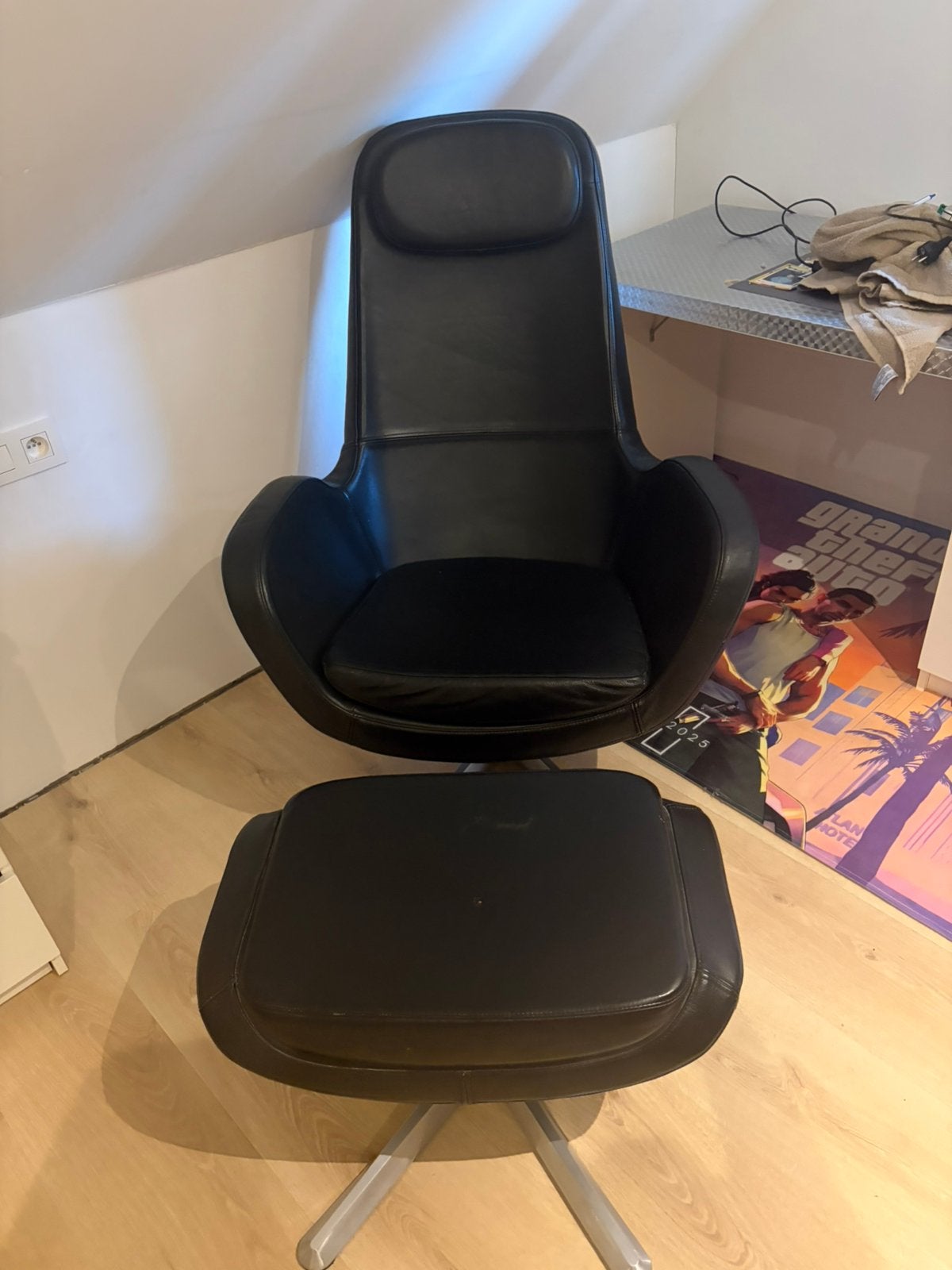 Ikea lounge zetel met poef, Ophalen of Verzenden, Zo goed als nieuw
