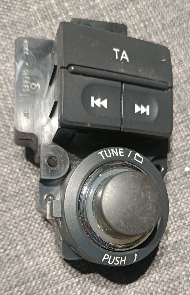 Bouton tune autoradio Nissan NAVARA D40, Envoi, Utilisé, Nissan