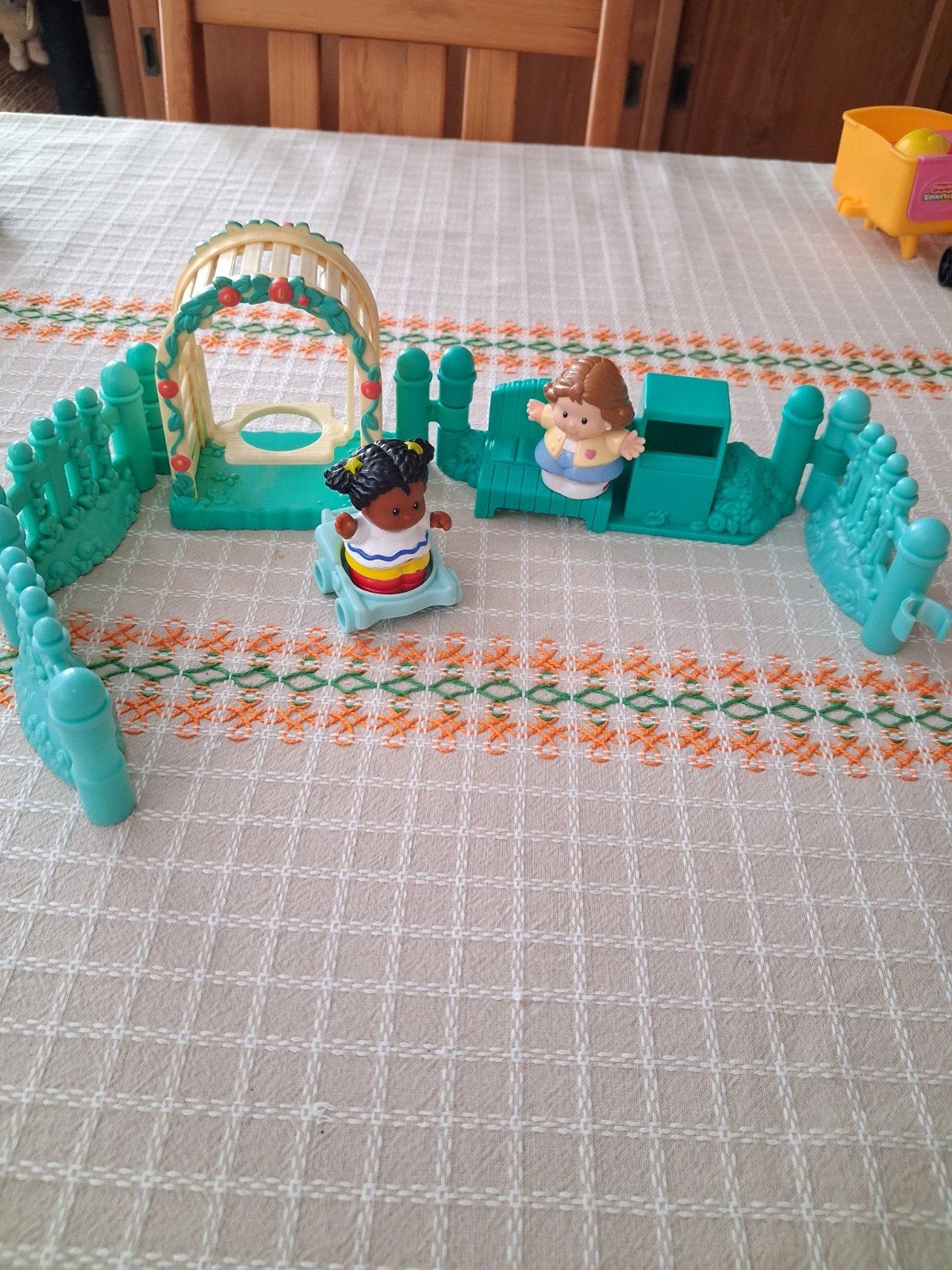 Fisher price little people setje met schommel, Kinderen en Baby's, Speelgoed | Fisher-Price, Ophalen of Verzenden