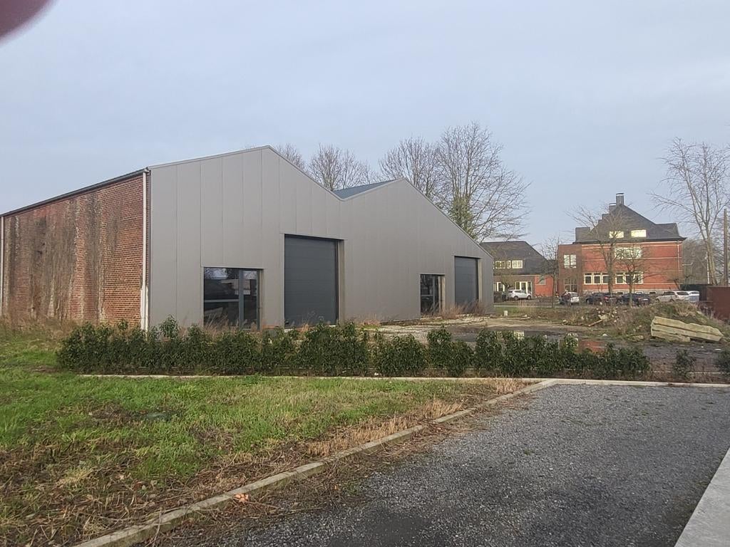 Atelier de garage rénové Roeselare 900m2 à louer, Immo, Maisons à louer