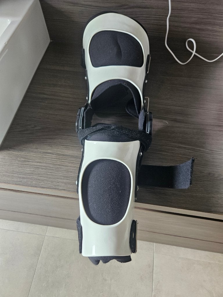 knie brace, Ophalen, Zo goed als nieuw