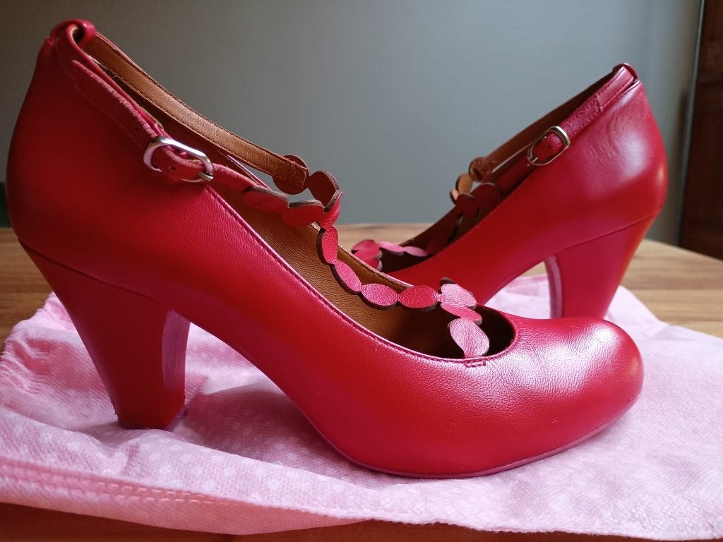 Prachtige rode Cristófoli pumps – maat 39, Kleding | Dames, Schoenen, Pumps, Nieuw, Ophalen of Verzenden, Rood