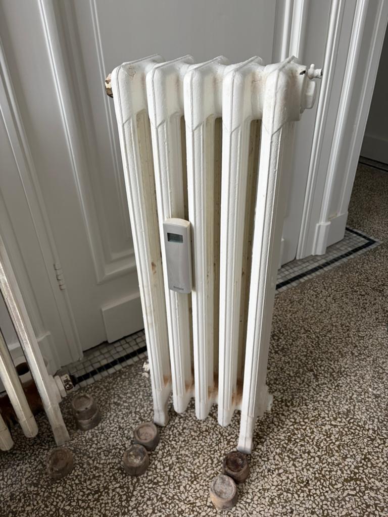 Auhtentieke gietijzeren radiator, Doe-het-zelf en Bouw, Verwarming en Radiatoren, Gebruikt, Radiator, 30 tot 80 cm, Minder dan 60 cm
