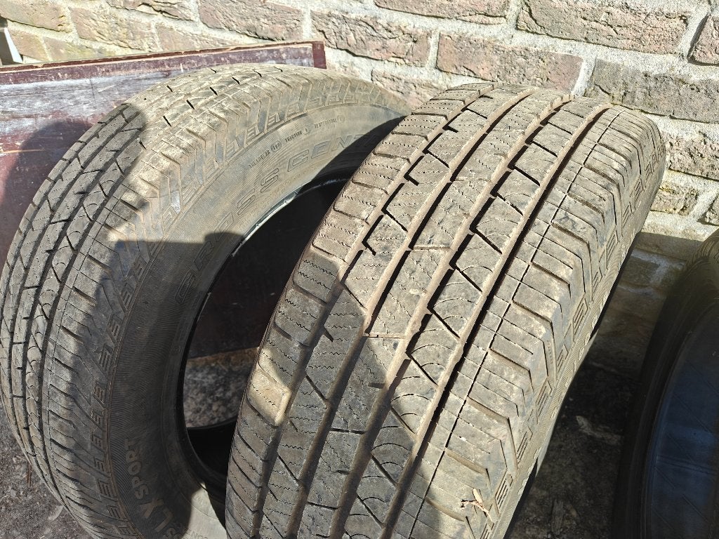Gratis 2 banden continental 235/60/18 +- 5mm, Ophalen, 18 inch, Gebruikt, 235 mm