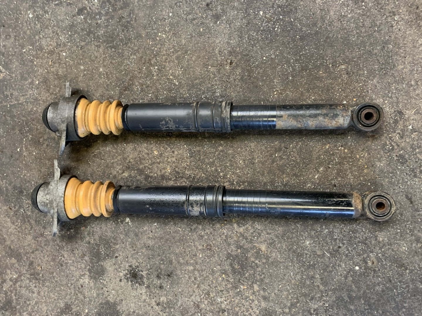 Volkswagen Tiguan schokdempers L+R 1T0513029D, -, -, -