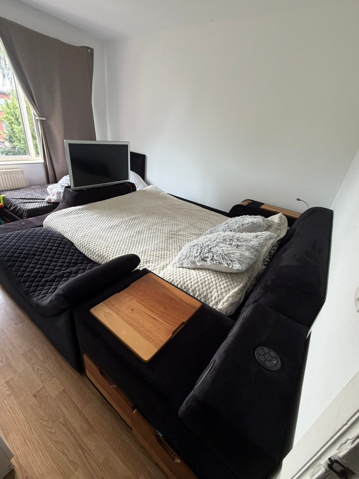 Massagebed en inbouw-tv in goede staat te koop, mijn, Immo