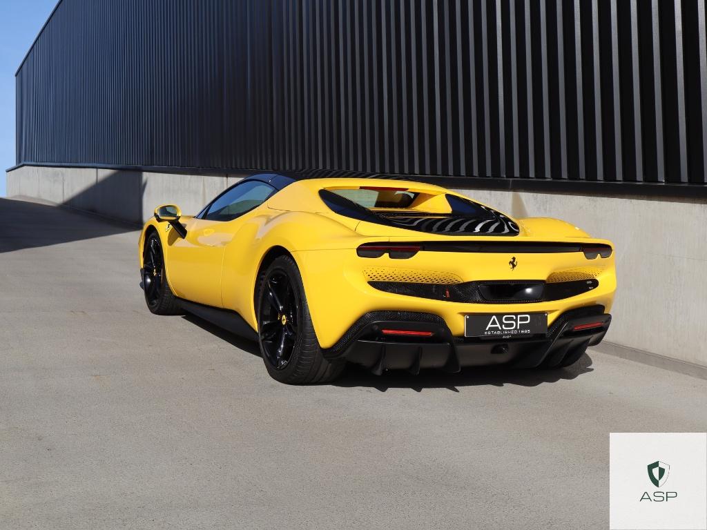 Ferrari 296 GTS | Giallo Modena | Full PPF | 2024, Auto's, Ferrari, Achterwielaandrijving, Overige kleuren, Cabriolet, Alcantara