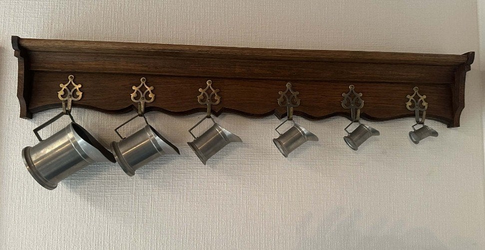 Porte chopes mural en bois vintage avec 6 mesures en étain, Maison & Meubles, Accessoires pour la Maison | Portemanteaux, Bois