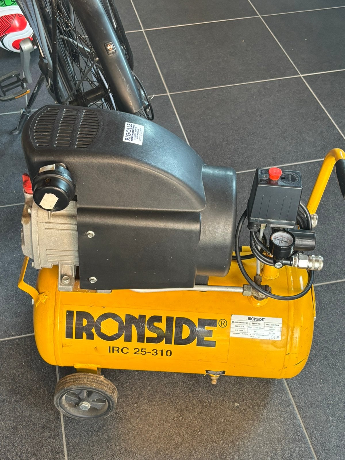Compressor in nette goede werkende staat., 25 à 100 litres, Enlèvement, Utilisé, 6 à 10 bars
