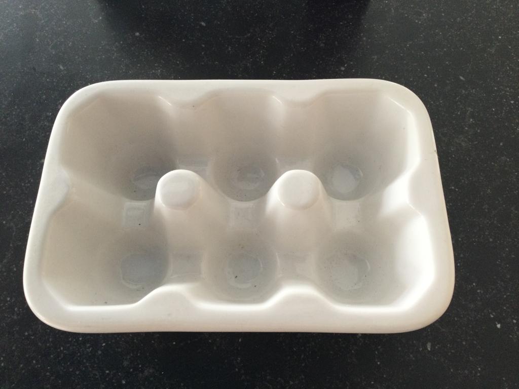 Porseleinen eierschaal, Ophalen