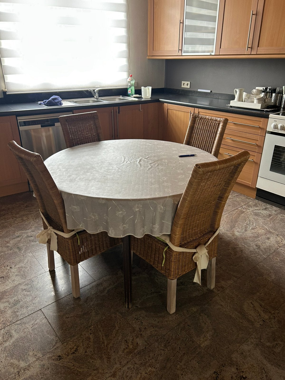 Ronde tafel met 6stoelen, Ophalen, Zo goed als nieuw