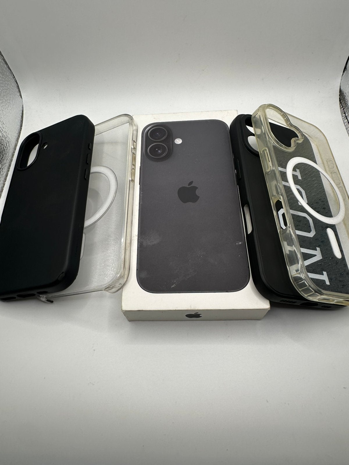 iPhone 16 128 Go noir + coques, Enlèvement ou Envoi, Comme neuf