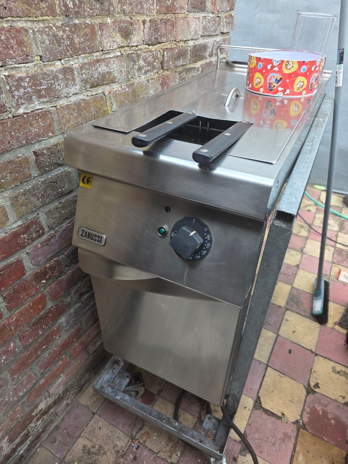 Professionele Friteuse 18 kW zanussi moet dringend weg, Elektronische apparatuur, Frituurpannen, 4 liter of meer, Ophalen, Gebruikt