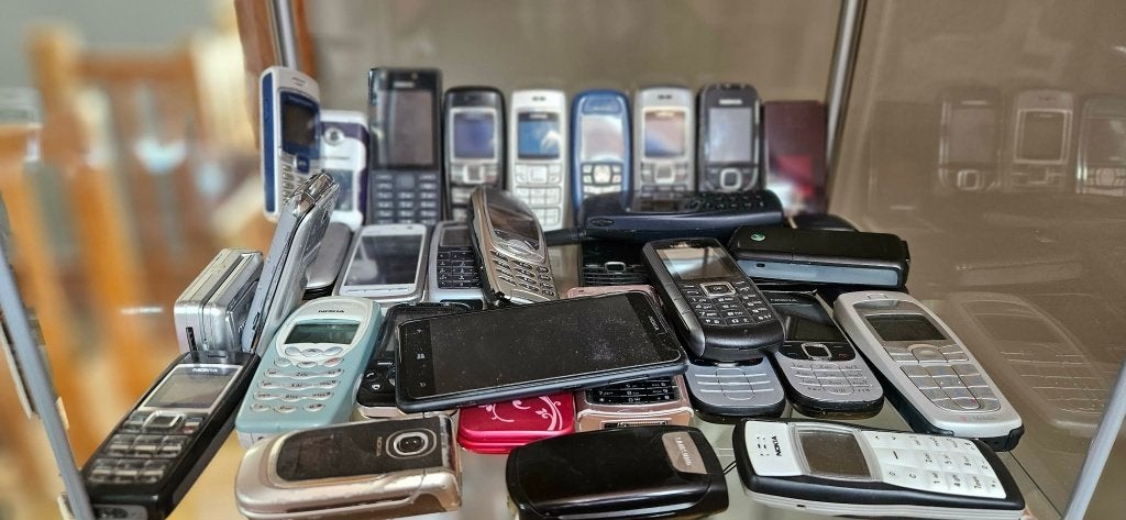 Collection de 112 GSM - Vintages (Très et moins) & Récents, Télécoms, Enlèvement, Utilisé, Autres modèles, Sans simlock