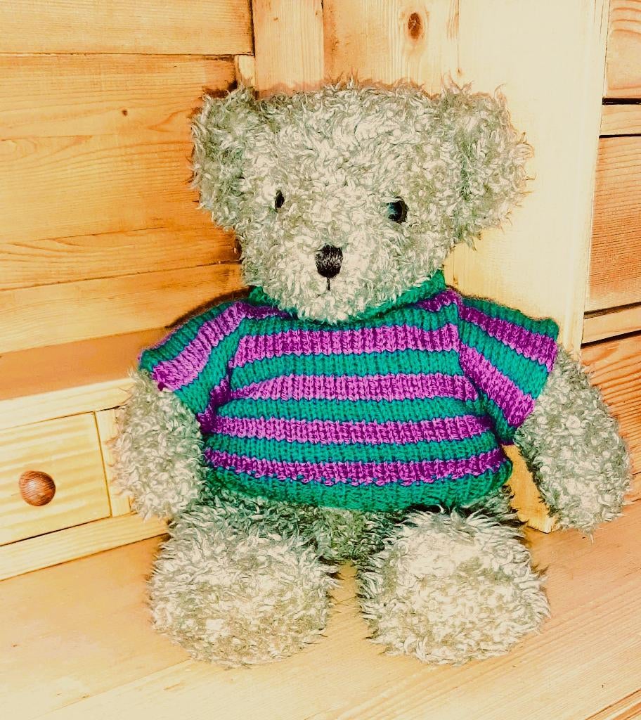 Te koop: Leuke knuffelbeer met truitje., Collections, Ours & Peluches, Enlèvement, Comme neuf, Autres types, Autres marques