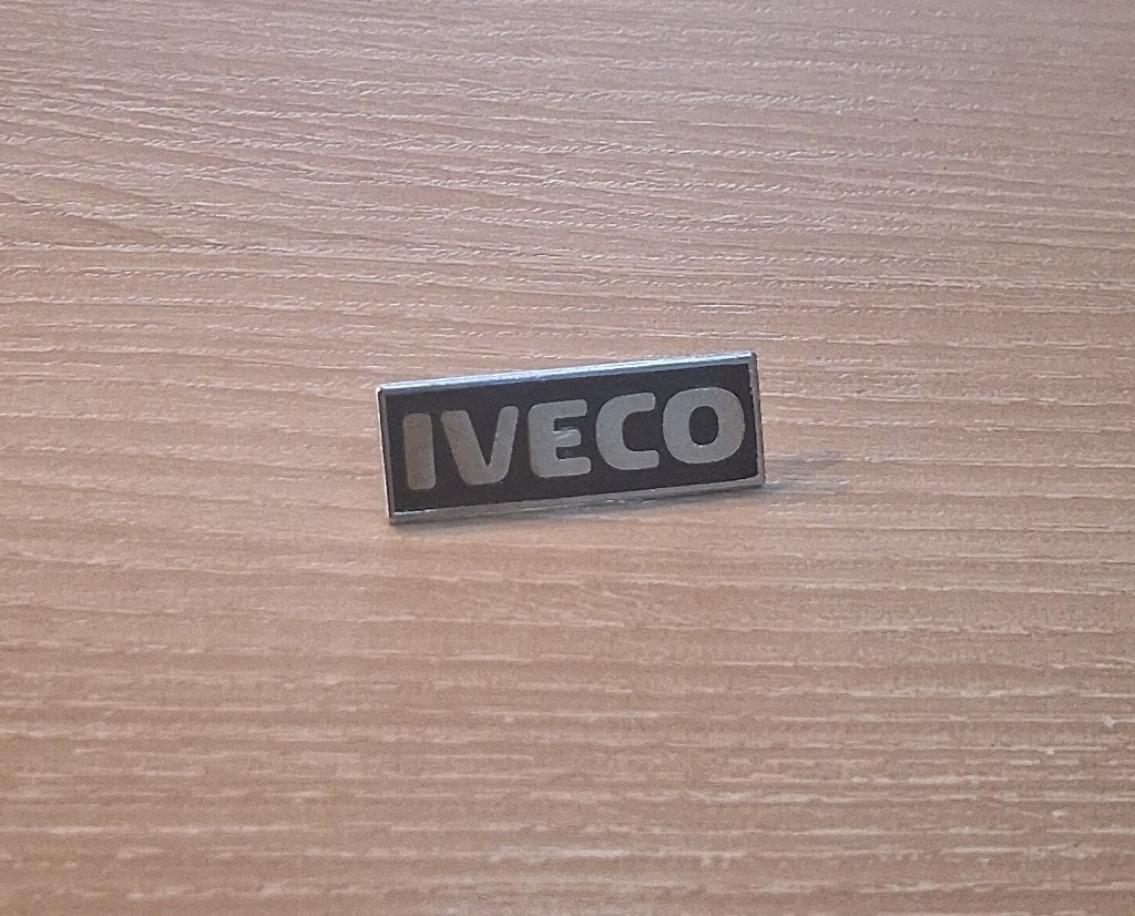 PIN - IVECO - TRUCK - CAMION, Envoi, Utilisé, Transport, Insigne ou Pin's