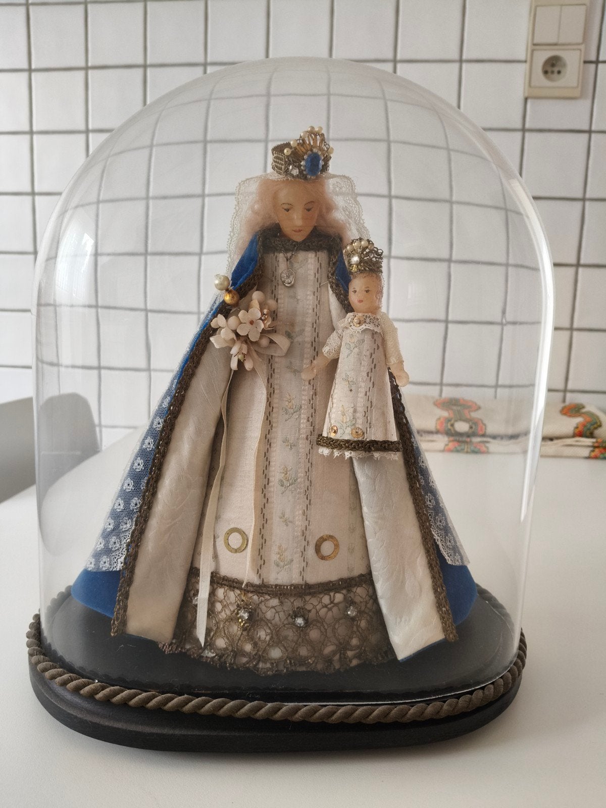 Glazen stolp met Maria en kind, Antiek en Kunst, Ophalen