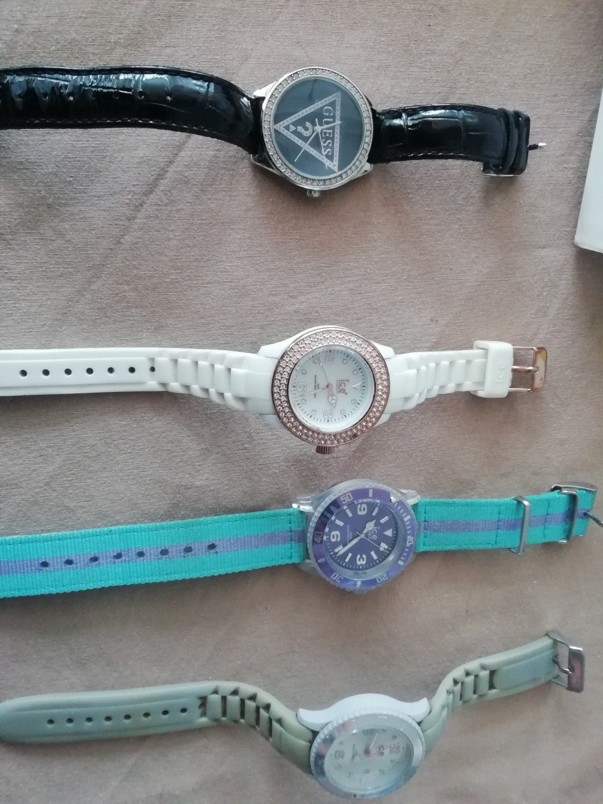 Horloges unisex. BATTERY IS TE VERVANGEN., Handtassen en Accessoires, Ophalen, Guess