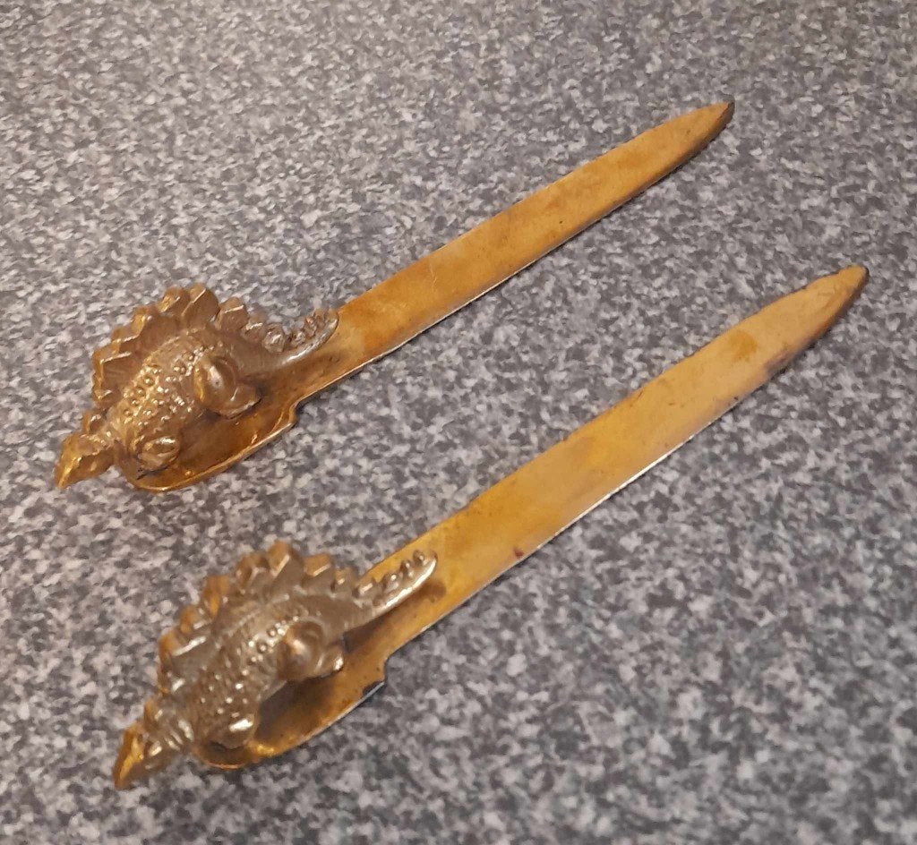 2 koperen briefopeners met dinosaurus., Enlèvement ou Envoi