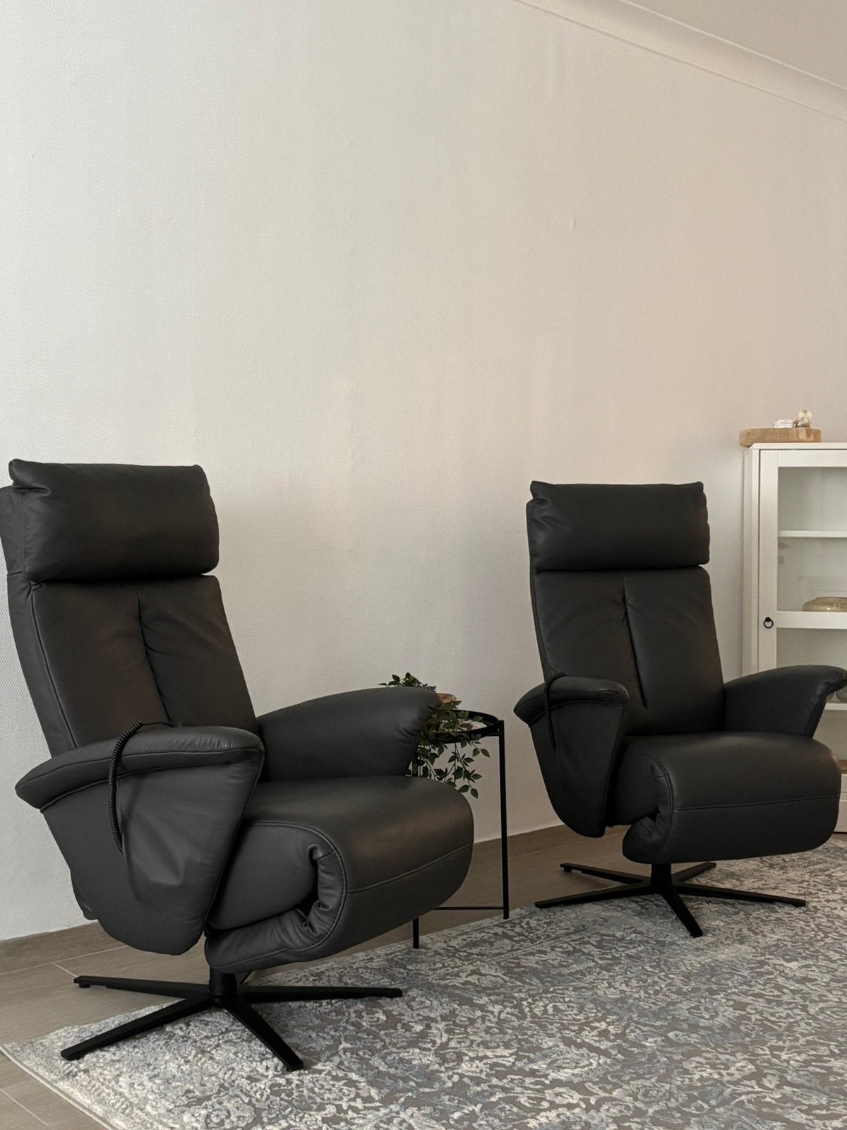 2 fauteuils inclinables électriques HIMOLLA cuir ÉTAT NEUF !, Enlèvement ou Envoi, Comme neuf, Cuir, Relaxzetel fauteuil relaxstoel relax zetel relaxfauteuil stoel