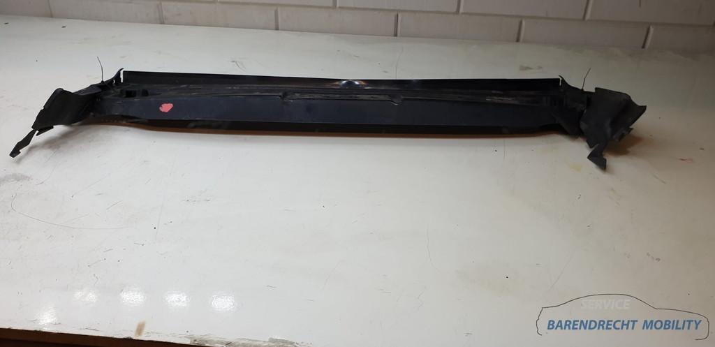 Slotplaat Mercedes W164 ML Klasse voorfront A1645001516 orig, Gebruikt, Mercedes-Benz AG, Voor, Mercedes-Benz