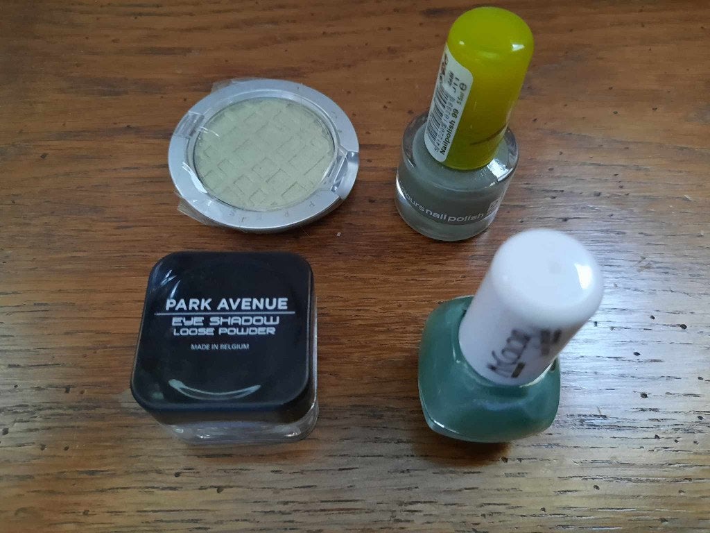 2 ombres à paupières + 2 vernis / vert, Enlèvement ou Envoi, Neuf, Vert, Maquillage