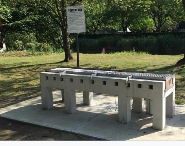 bbq in beton met inox roosters, Ophalen of Verzenden