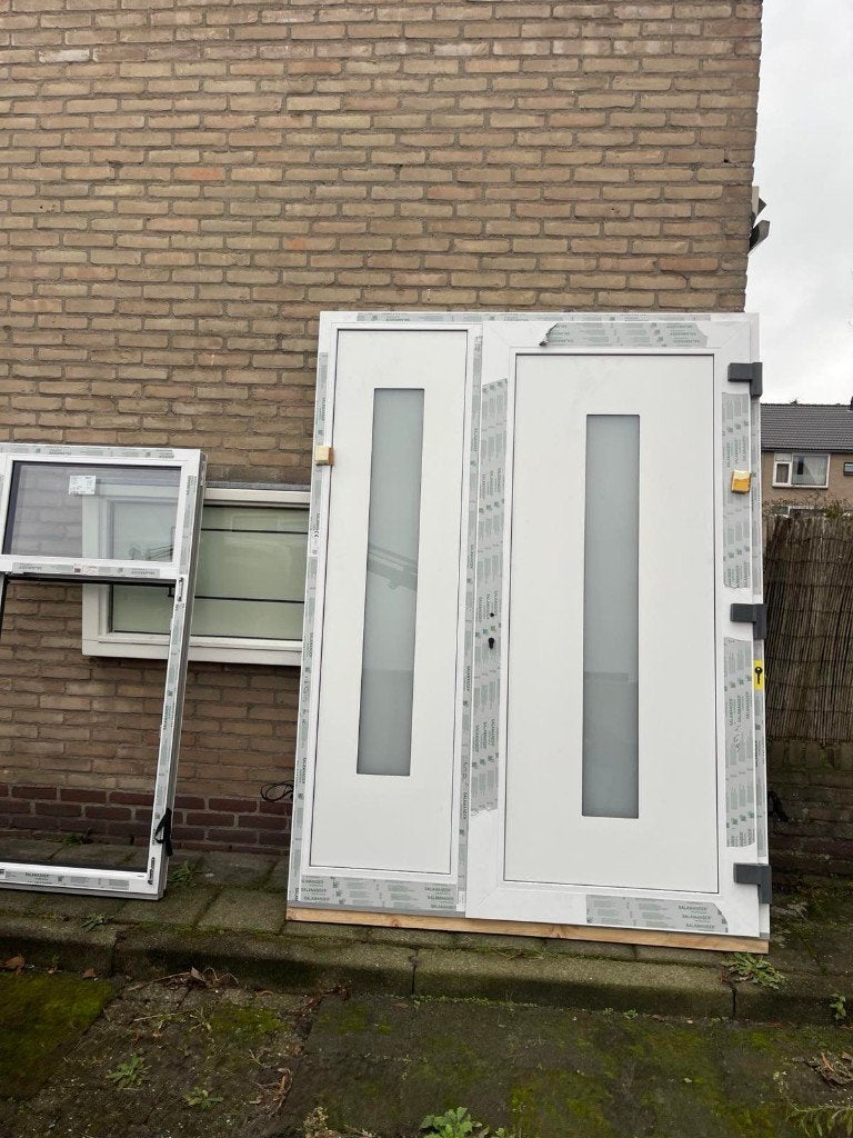 Porte d'entrée sur mesure, PVC ou aluminium, posée, Enlèvement, Neuf