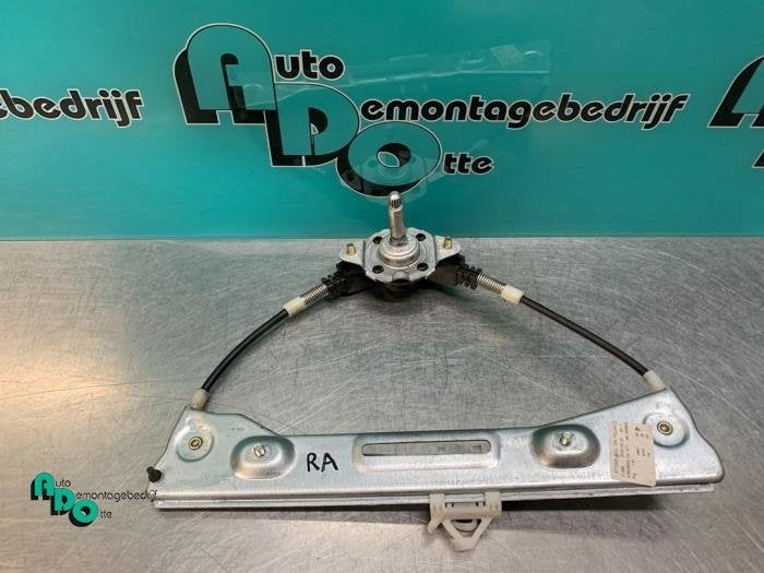 Mécanique vitre 4portes arrière droite d'un Fiat Panda (Pa, -, 3 mois de garantie, Utilisé, Fiat
