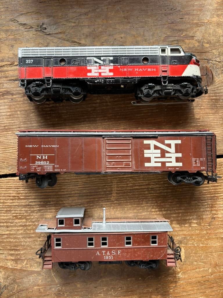 MARKLIN NEW HAVEN US TREIN VINTAGE LOCOMOTIEF + 2 WAGONS, Hobby en Vrije tijd, Ophalen of Verzenden, Gebruikt, Locomotief, Märklin