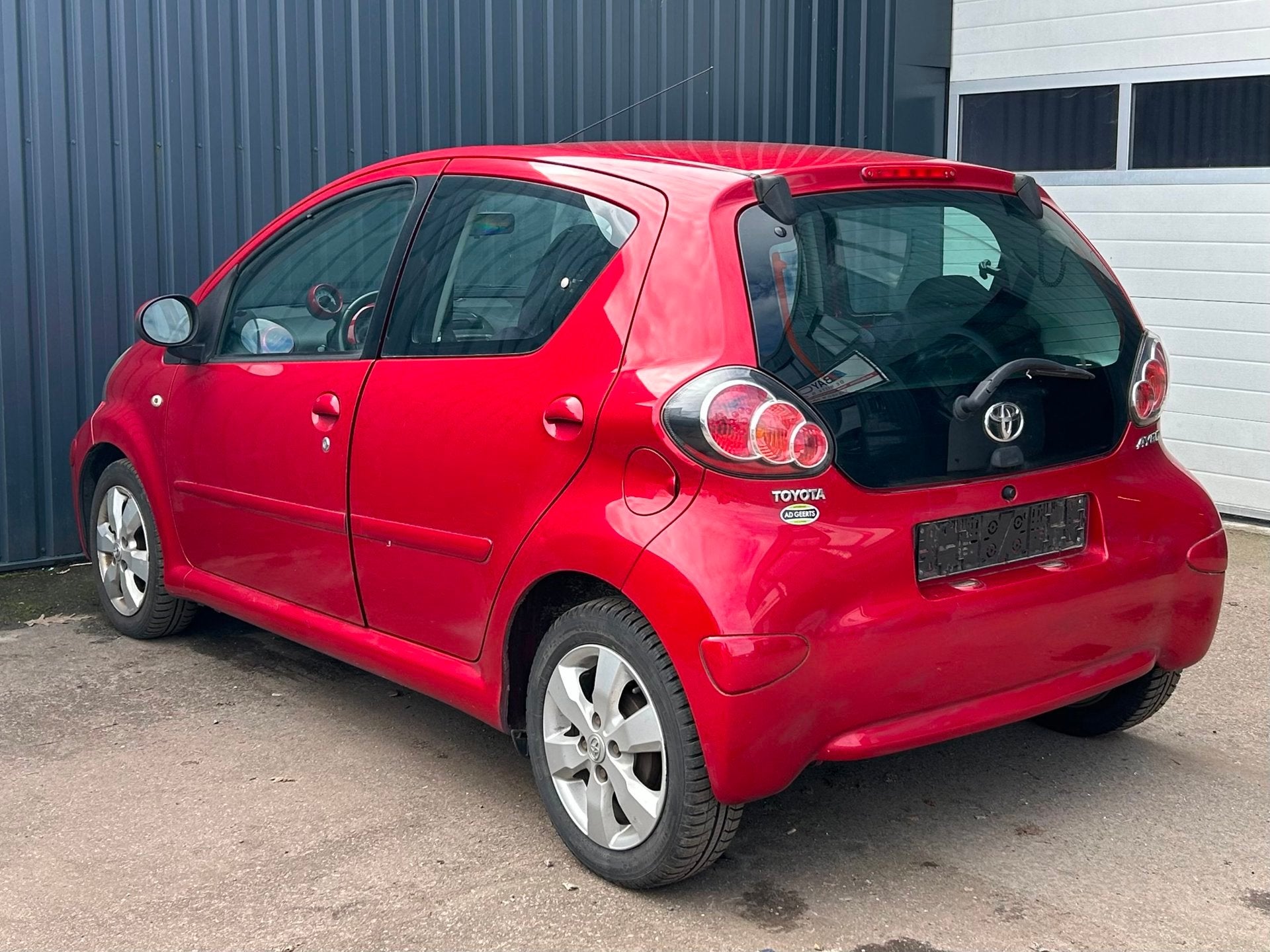 Toyota Aygo 1.0-12V Aspiration Red Navigator, Auto's, Voorwielaandrijving, 4 zetels, Elektrische ramen, Alcantara