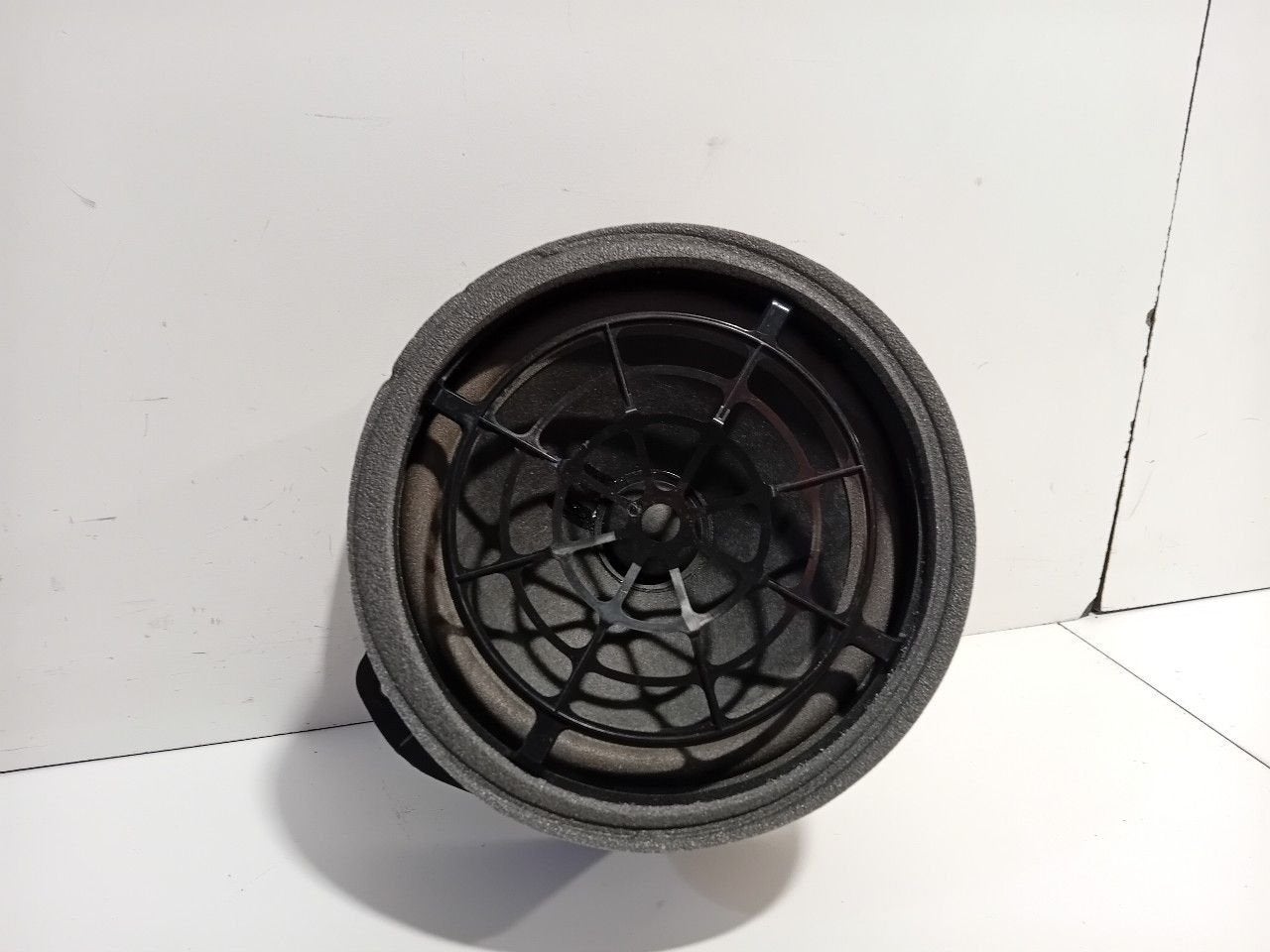 Luidspreker rechts achter portier Audi Q7, Enlèvement ou Envoi, Van der Ven Autorecycling B.V., Onderdelen@venauto.nl, Ettenseweg 76, 4706 PB Roosendaal, The Netherlands