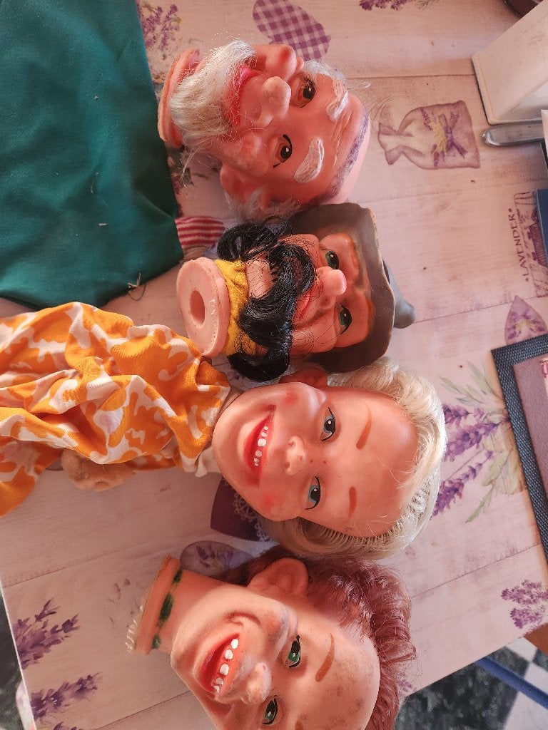 Oude poppenkast pop en hoofden  samen 6 euro, Verzamelen, Poppen, Ophalen of Verzenden, Gebruikt, Pop