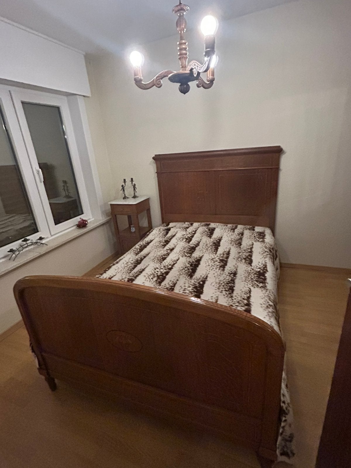 Chambre à coucher complète, Enlèvement
