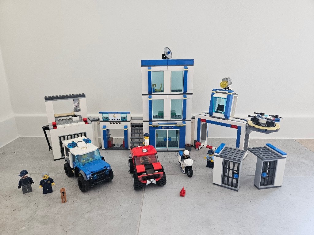 Lego city politiebureau 60246, Ophalen, City, Lego, Zo goed als nieuw