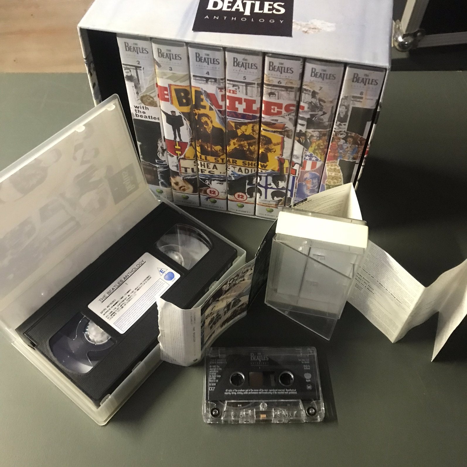 The Beatles - Memorable The Videos, Ophalen of Verzenden, Zo goed als nieuw, VHS