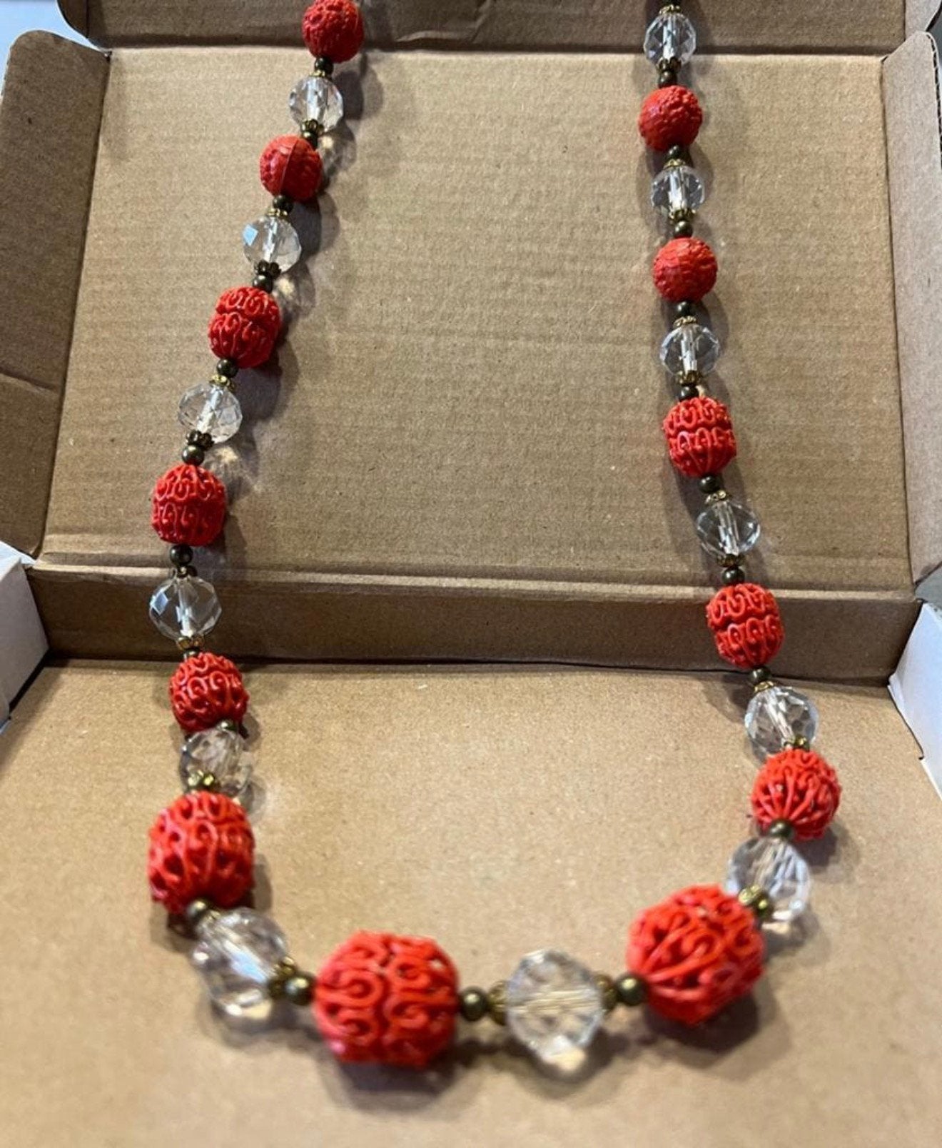 Collier vintage en perles de verre tchèques, moulé très tôt, Bijoux, Sacs & Beauté, Bijoux anciens, Enlèvement ou Envoi, Collier