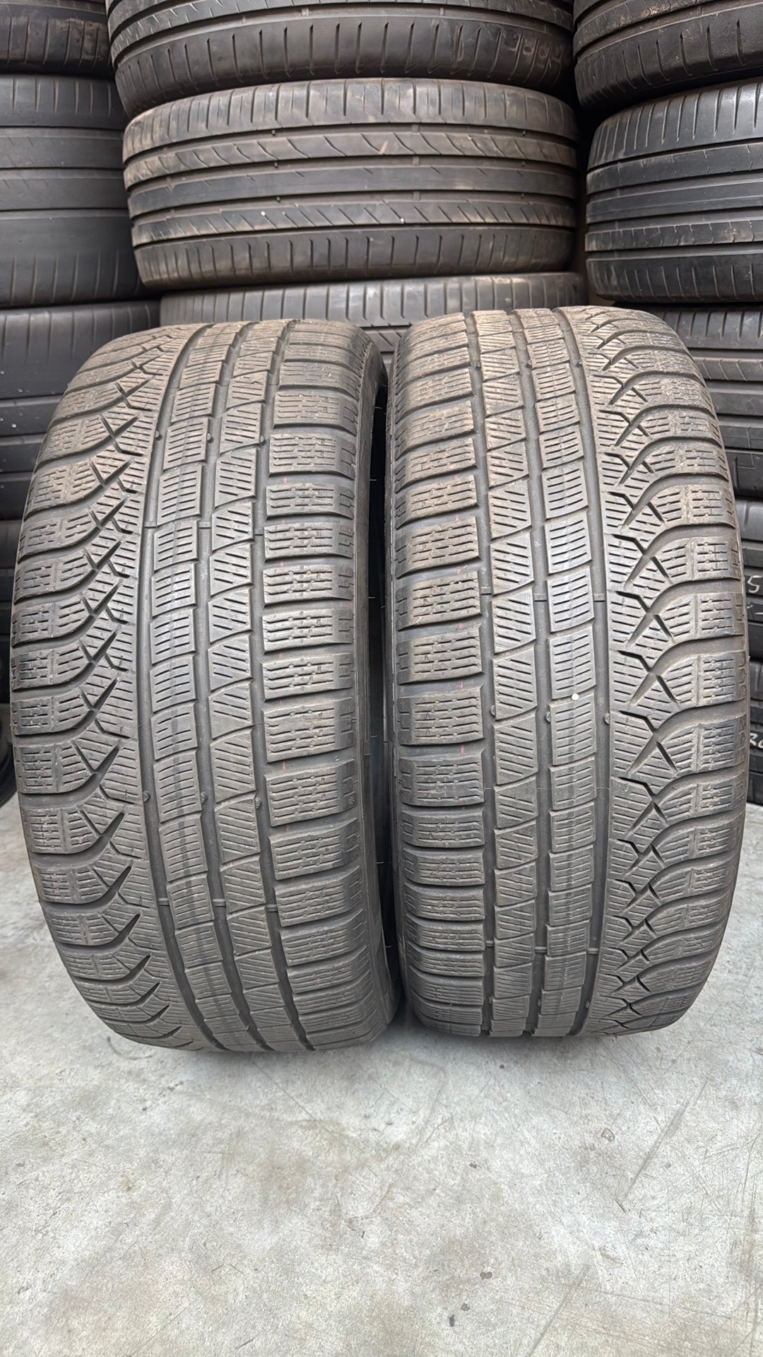 Pneus d'hiver 2454020 245/40/20 245/40R20 marque Pirelli, Enlèvement