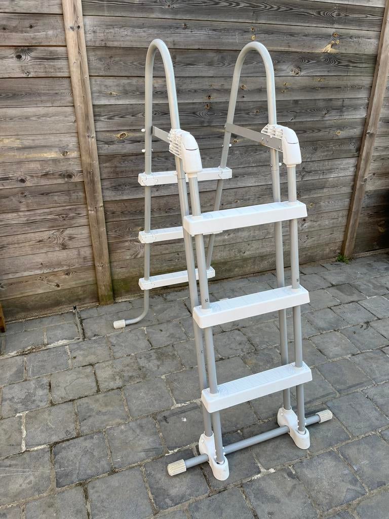 Zwembadtrap Intex 107cm, Tuin en Terras, Ophalen, Zo goed als nieuw