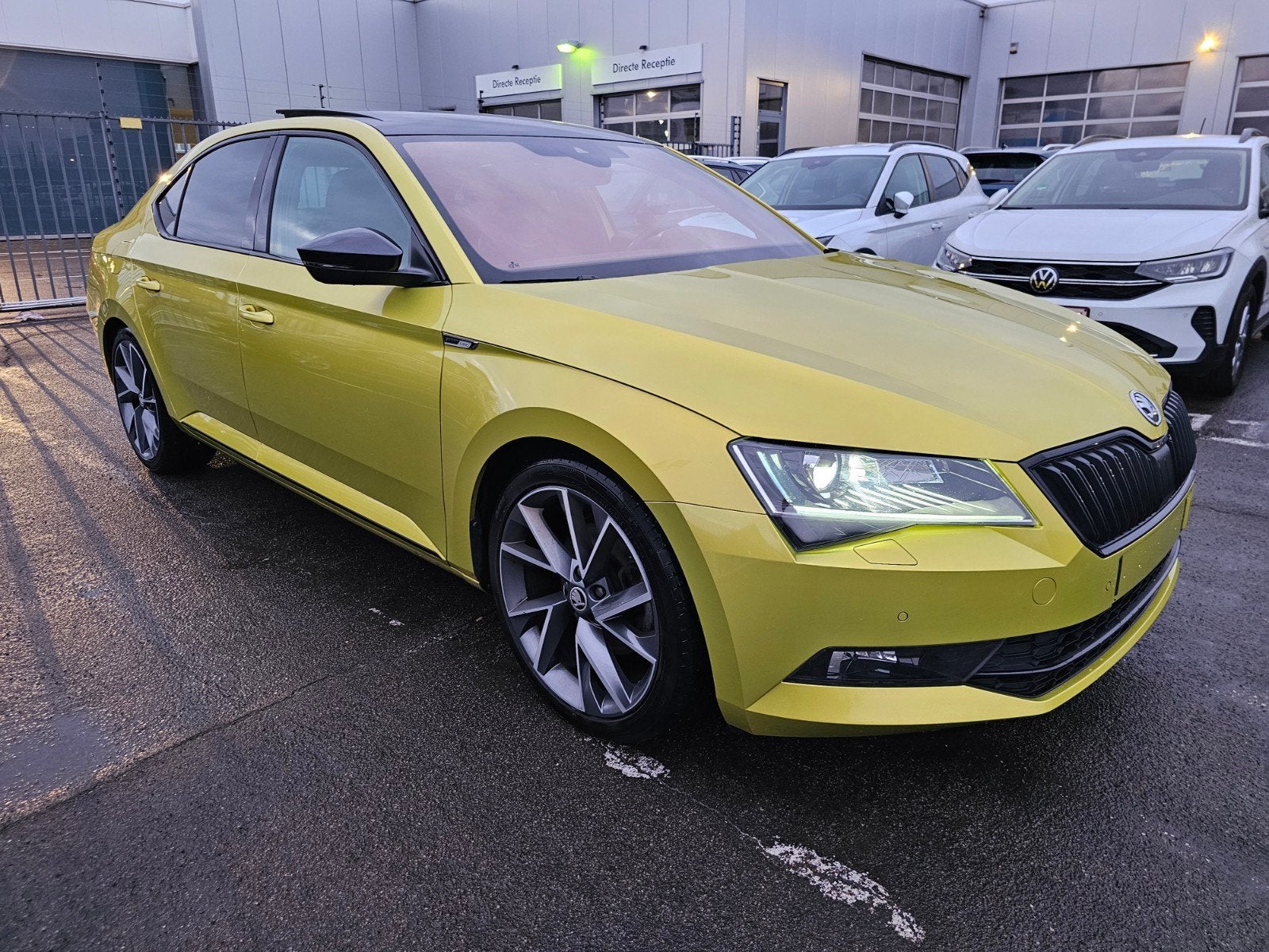 Skoda Superb 1.5I Sport Automaat Full Full opties  !!!, Auto's, Automaat, Bedrijf, Berline, 1499 cc
