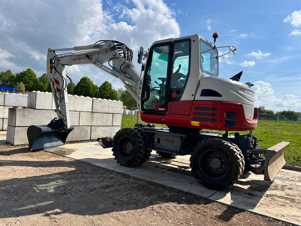 Takeuchi TB295W bandenkraan, Enlèvement, Excavatrice