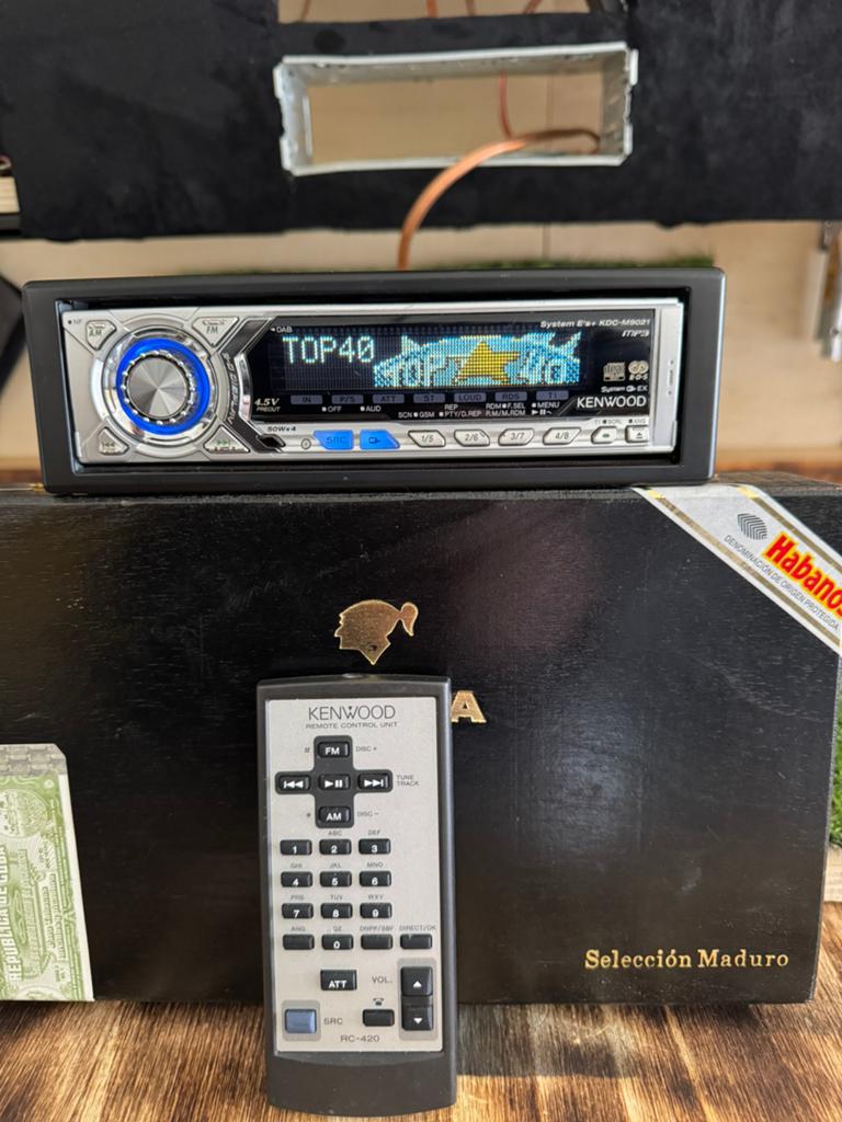 Kenwood KDC-M9021 autoradio, compleet met afstandsbediening, Auto diversen, Kentekenplaathouders, Zo goed als nieuw, Ophalen of Verzenden