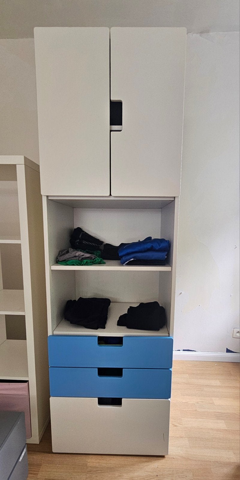 kast smastad ikea, Enlèvement
