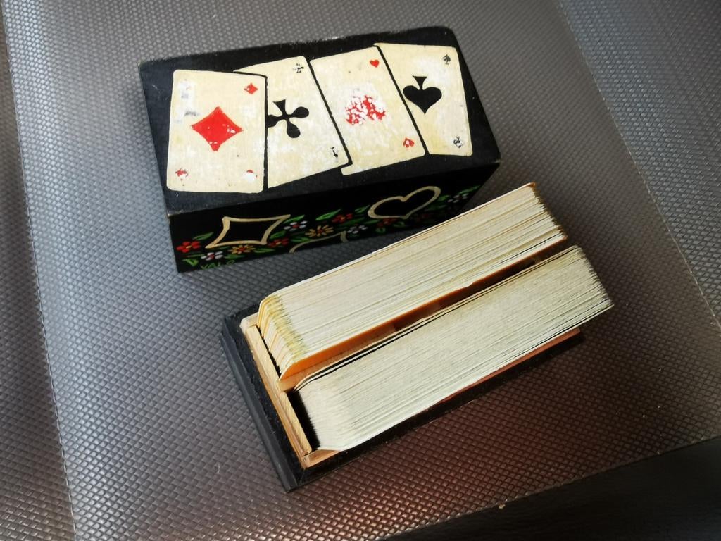 Super leuk opbergdoosje voor 2 sets speelkaarten, Ophalen of Verzenden, Zo goed als nieuw, Speelkaart(en)