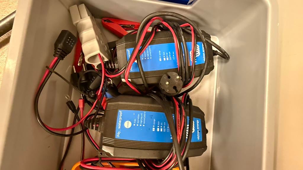 2 x druppellader 24V / 8A IP 65, Auto-onderdelen, Accu's en Toebehoren, Ophalen, Gebruikt