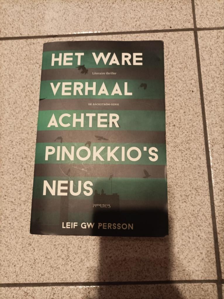 Boek: het ware verhaal achter pinokkio's neus, Ophalen of Verzenden, Gelezen
