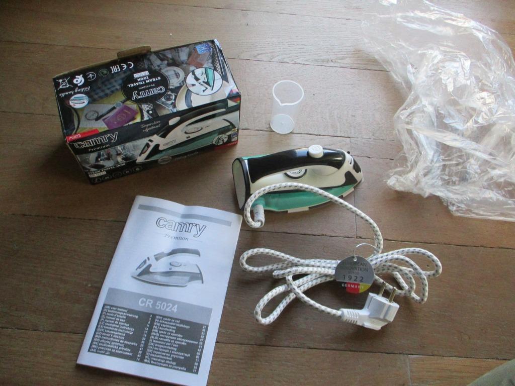 reisstrijkijzer met stoom,thermostaat,inklap handvat 1500 W, Elektronische apparatuur, Ophalen of Verzenden, Nieuw, Strijkijzer met snoer