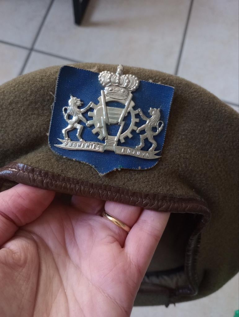 Baret van het Belgische logistieke leger, Ophalen of Verzenden