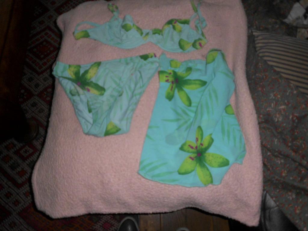 Bikini met rokje voor te binden van het merk huit broekje ma, Kleding | Dames, Badmode en Zwemkleding, Ophalen, Zo goed als nieuw