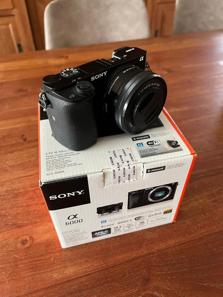 Sony Alpha A6000 + 16–50mm OSS –compacte mirrorless,topstaat, Audio, Tv en Foto, Fotocamera's Digitaal, Ophalen of Verzenden, Zo goed als nieuw